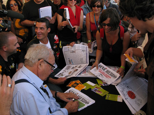 Sine à la fête de humanité Sine à la fête de humanité